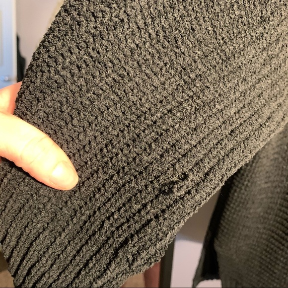 American Eagle Oversized Black Knit Sweater - Picture 7 of 7